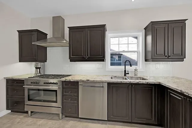 Additional image 13 of 38 BUTTERNUT GROVE Lane