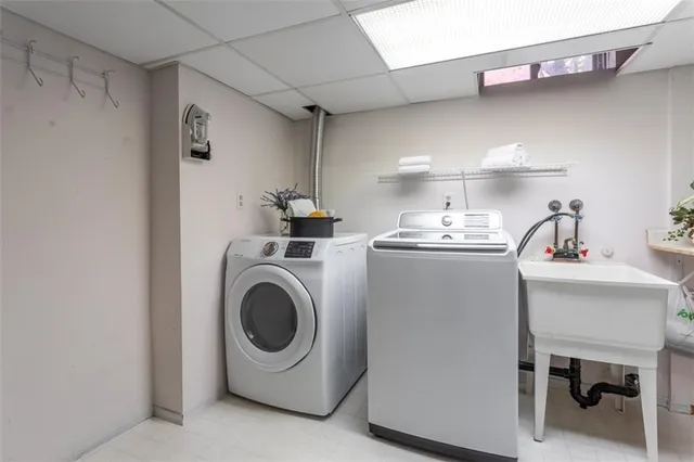 Additional image 34 of 48 KARSH Cres