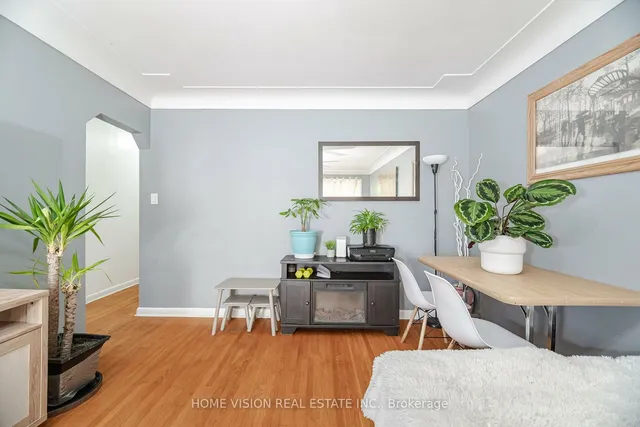 Additional image 12 of 44 Clarendon Ave