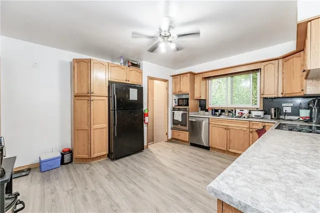 Additional image 4 of 122 Broadway Ave