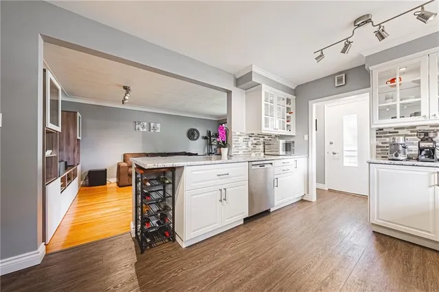 Additional image 7 of 52 HOOVER Cres