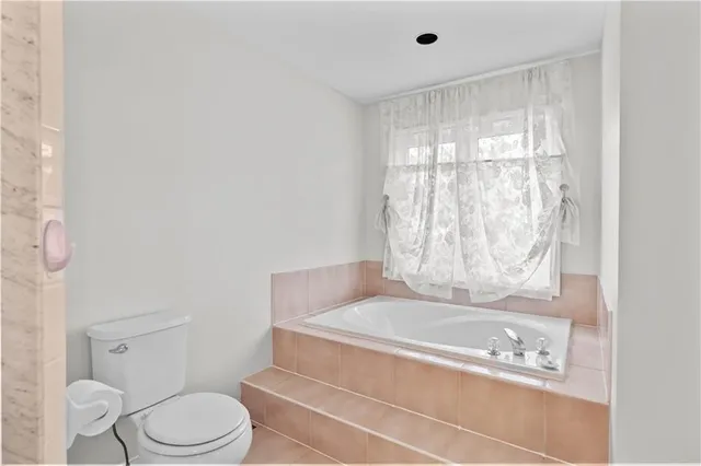 Additional image 29 of 80 STRATHROY Cres