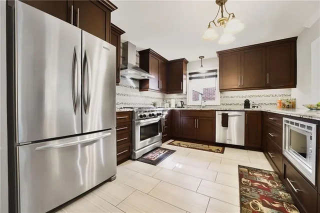 Additional image 11 of 14 JACQUELINE Blvd