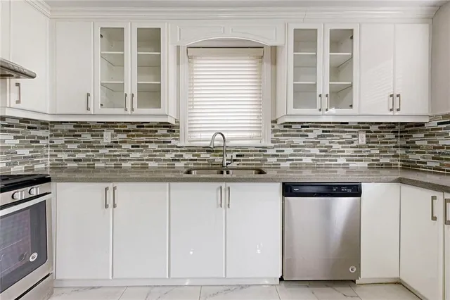 Additional image 12 of 192 WENTWORTH St