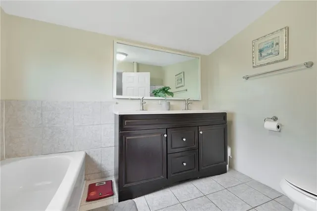 Additional image 29 of 215 STRATHEARNE Ave