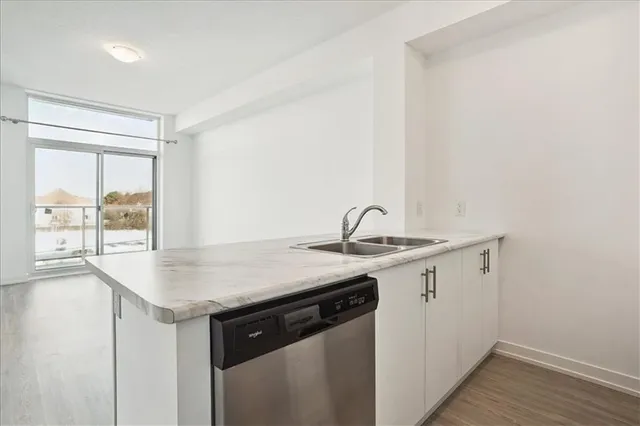 Additional image 13 of 450 DUNDAS St Unit 308