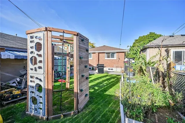 Additional image 44 of 8 LAMPTON Pl