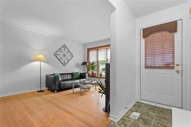 Additional image 18 of 54 BEACON Ave