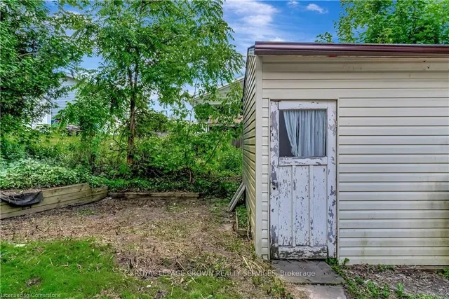 Additional image 37 of 126 Maple Cres