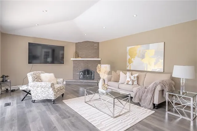 Additional image 12 of 5 ELLEN St