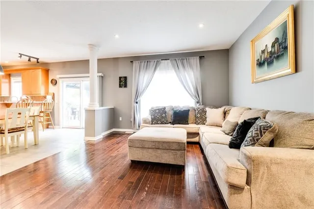 Additional image 24 of 72 SIDNEY Cres