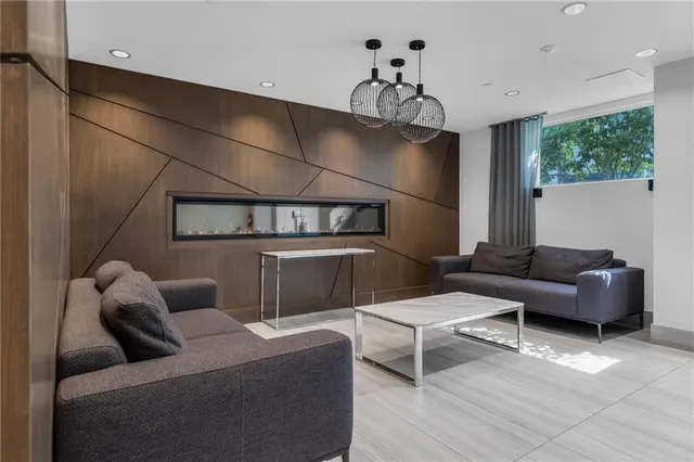 Additional image 3 of 16 MARKLE Cres Unit 213