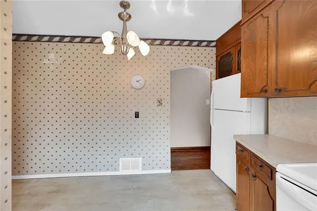 Additional image 11 of 63 FERNWOOD Cres