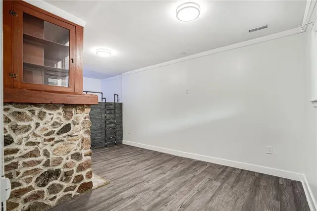 Additional image 26 of 170 LAKE Ave