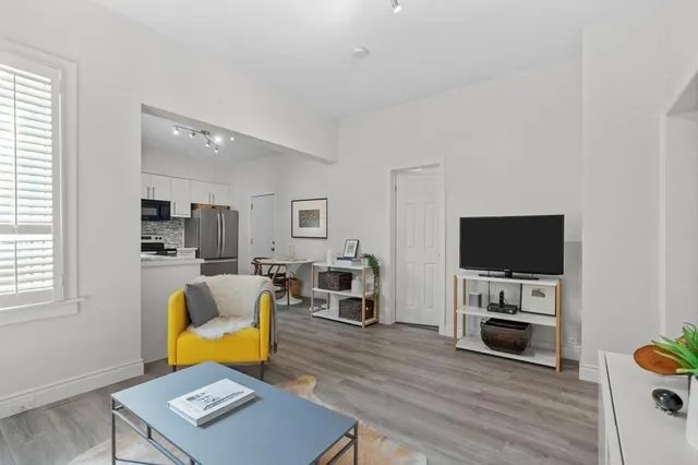 Additional image 12 of 350 JOHN St