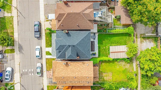 Additional image 26 of 24 Carrick Ave