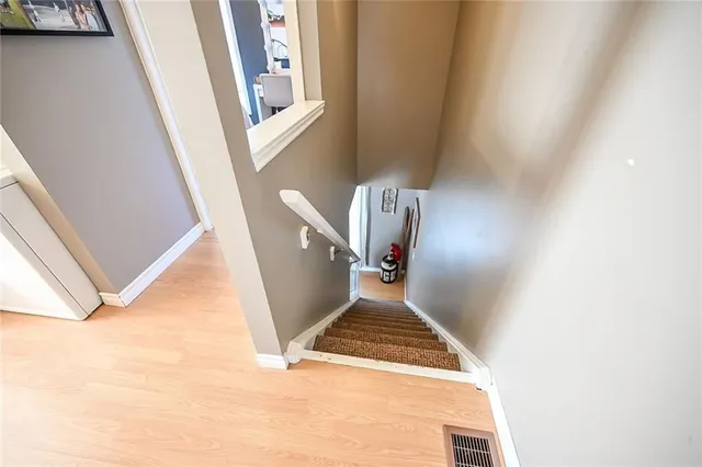 Additional image 14 of 129 LYNDEN Rd