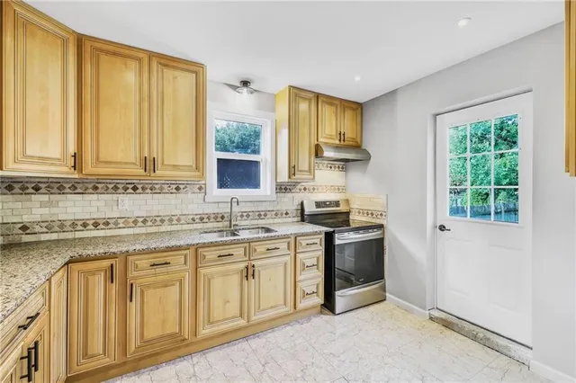 Additional image 13 of 149 WEIR St