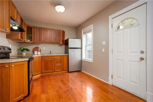 Additional image 14 of 209 WEIR St