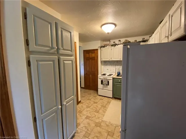 Additional image 46 of 714 Fiddlers Green Rd