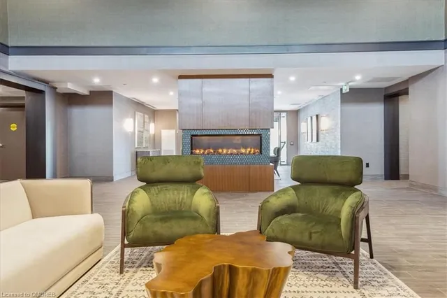 Additional image 4 of 450 Dundas St Unit 1001