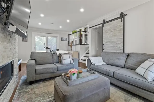 Additional image 31 of 2 CAREY St