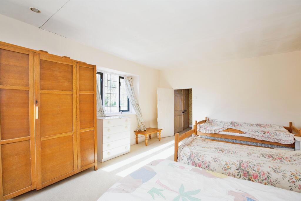 Additional image 15 of Kennel Batch, Wells