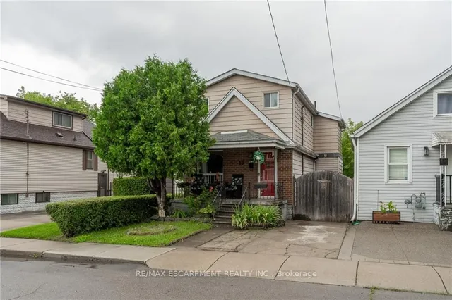 15 Agnes St