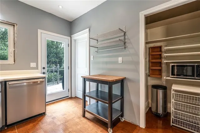Additional image 12 of 46 ROSSLYN Ave