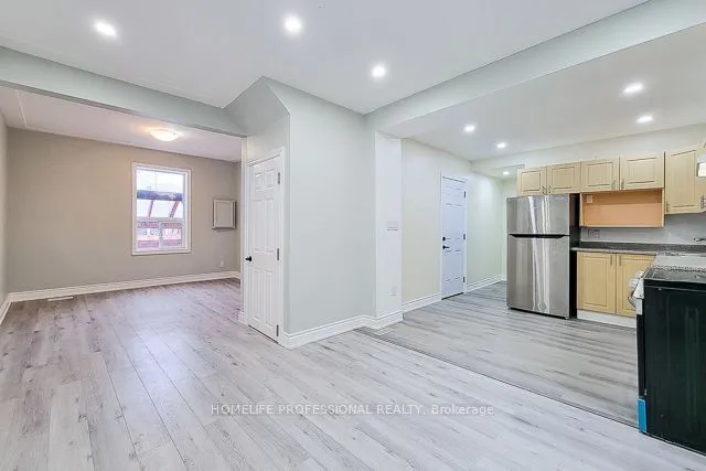 Additional image 18 of 300 Balmoral Ave