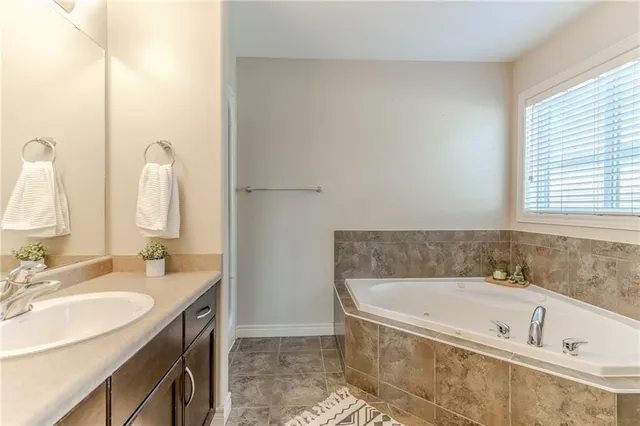 Additional image 17 of 31 TOPAZ St