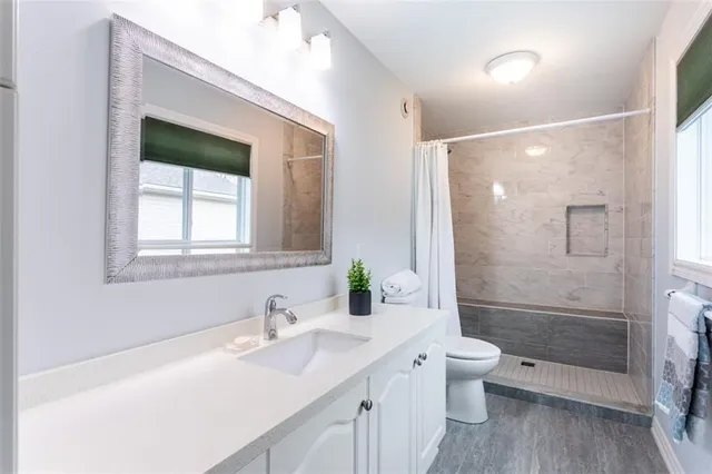 Additional image 30 of 114 GLENARIFF Dr