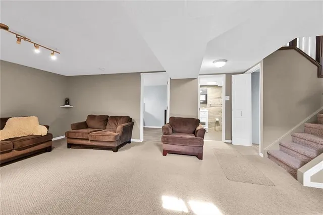 Additional image 31 of 5 RIDELL Cres