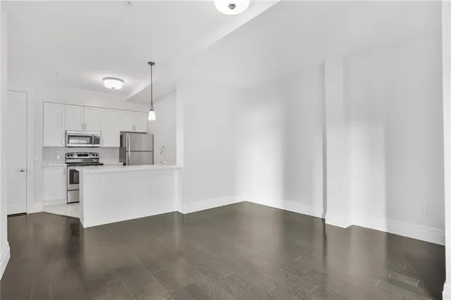 Additional image 22 of 112 King St Unit 1111