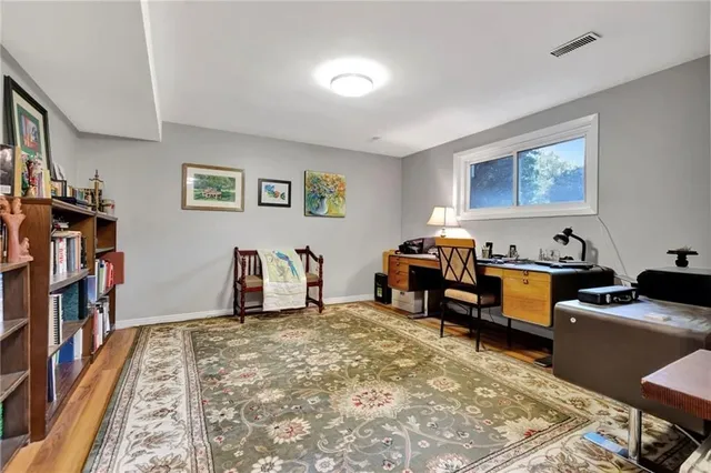 Additional image 25 of 65 MAPLE Dr