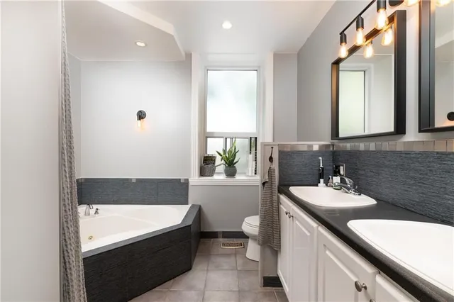 Additional image 28 of 128 PARK St