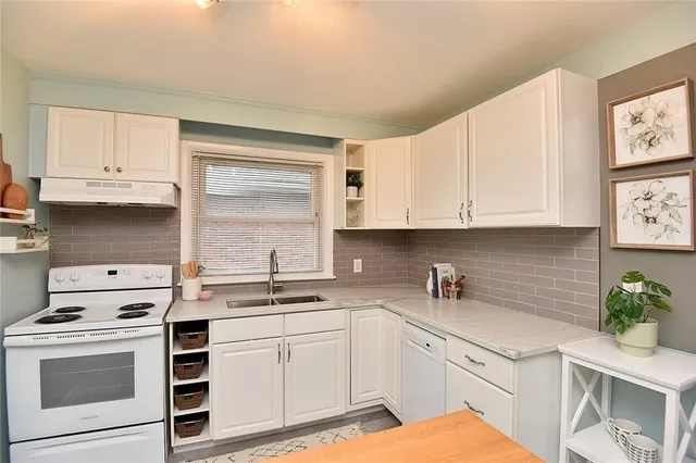 Additional image 11 of 400 EAST 43RD St