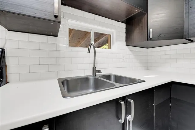 Additional image 11 of 103 EMERALD St