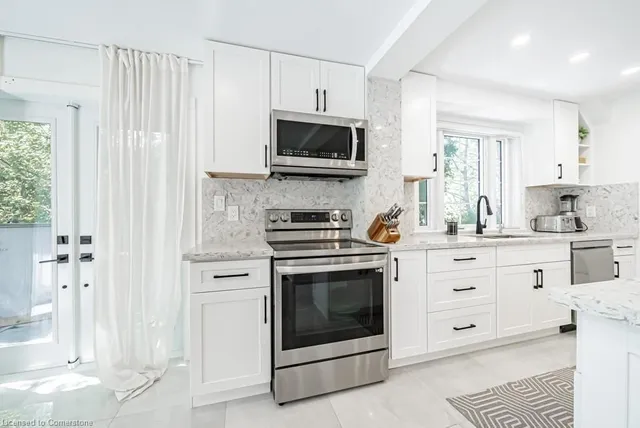 Additional image 9 of 704 Old Dundas Rd