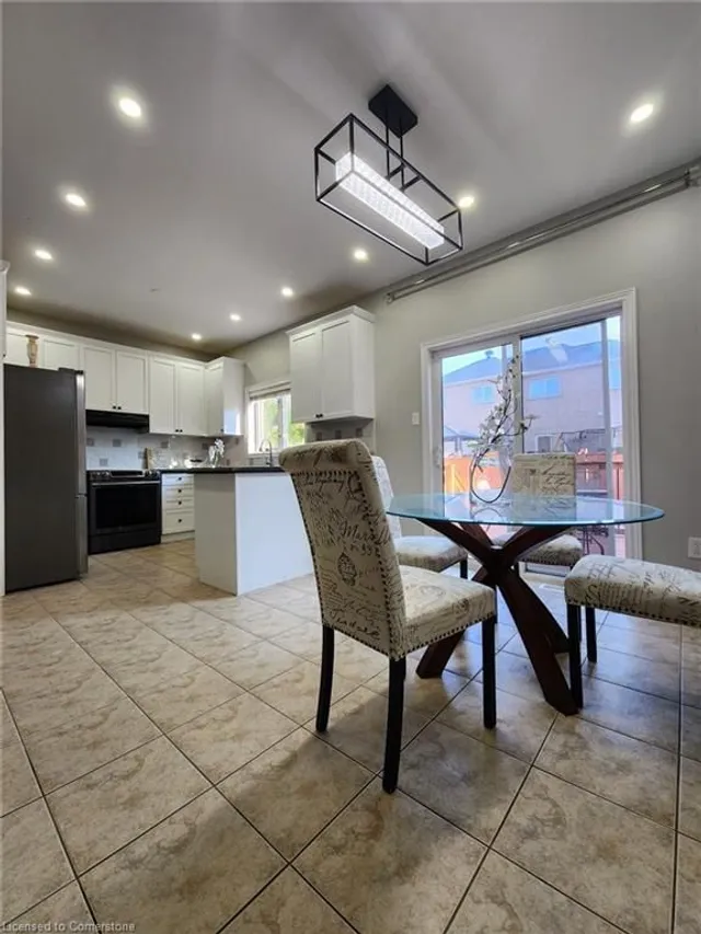 Additional image 18 of 21 Pebble Valley Ave