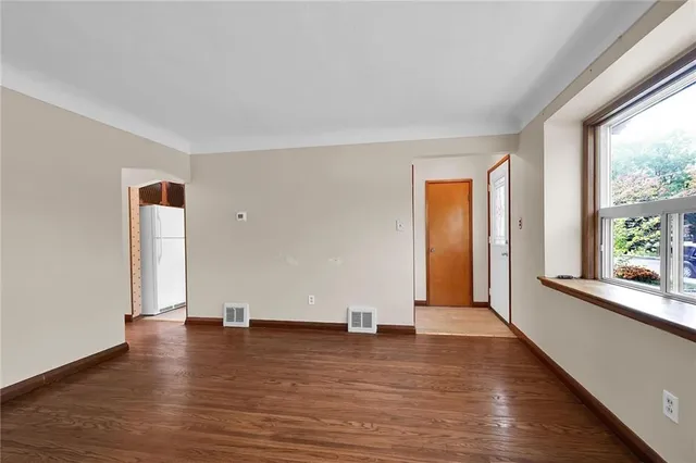 Additional image 7 of 63 FERNWOOD Cres
