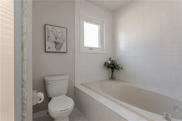 Additional image 32 of 96 LAURENDALE Ave