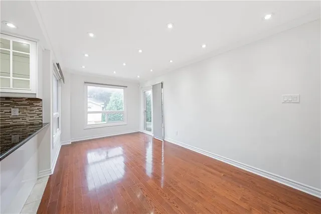 Additional image 11 of 494 DICENZO Dr