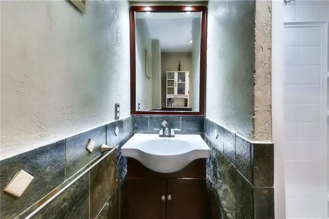 Additional image 19 of 215 STRATHEARNE Ave