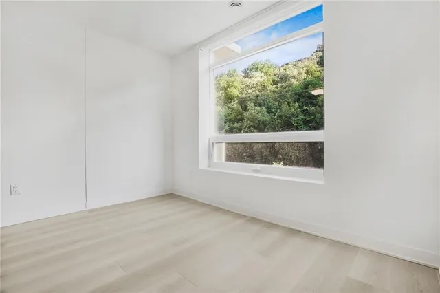 Additional image 21 of 467 CHARLTON Ave Unit 202