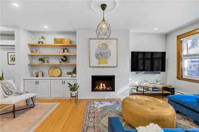 Additional image 11 of 74 HYDE PARK Ave