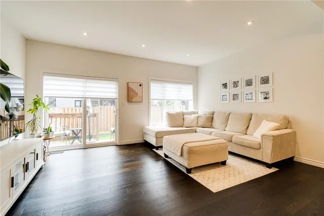 Additional image 11 of 32 GREENWICH Ave