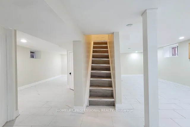 Additional image 24 of 300 Balmoral Ave