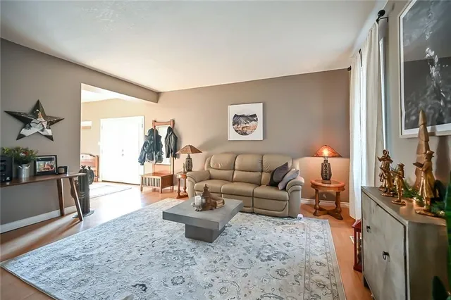 Additional image 7 of 129 LYNDEN Rd