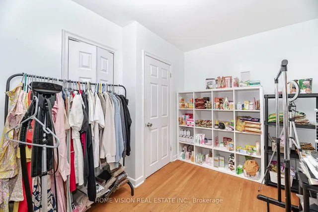 Additional image 24 of 44 Clarendon Ave